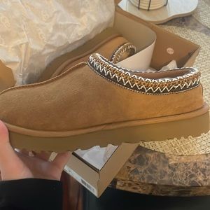UGG SLIPPERS
